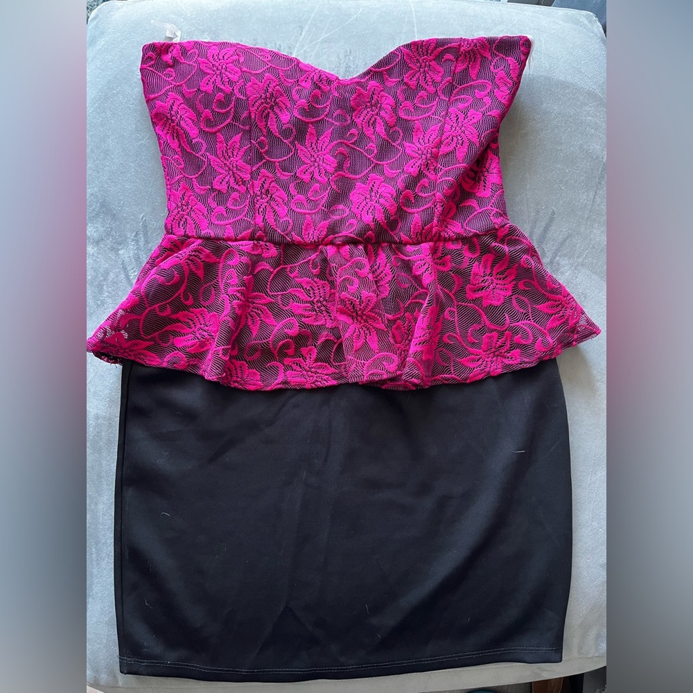 NWOT Modcloth pink lace & black peplum strapless mini sheath dress - L